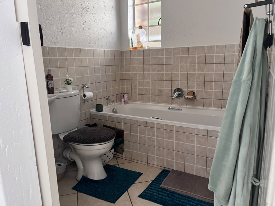 2 Bedroom Property for Sale in Waterval East North West
